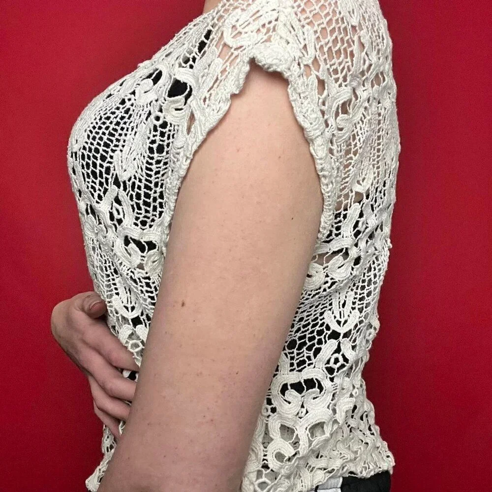 Joe fresh / full lace crochet tee shirt  🤍🤍​​​​​​​​​​​ - Picture 3 of 6